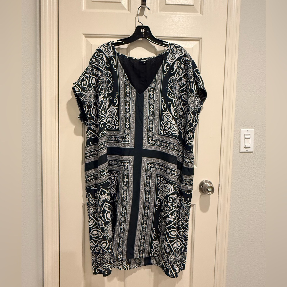 Tolani Monochrome Patterned Top